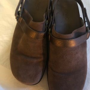 Ladies Vionic Adelaide Clogs